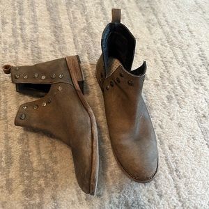 Worn look studded leather Musse & Cloud ankle boots